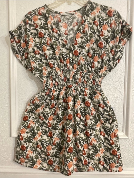 Abercrombie & Fitch Dresses & Skirts - Abercrombie & Fitch Cream Mini Dress with Green Leaves & Peach Flowers